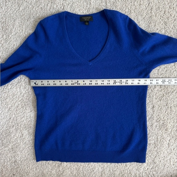 Charter Club 100% Cashmere V-Neck Colbalt Blue Sweater Relaxed Fit - Picture 5 of 6